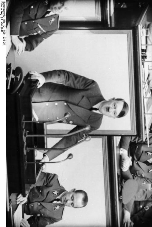 Berlin - Reichstag - Hitlerrede (2)
