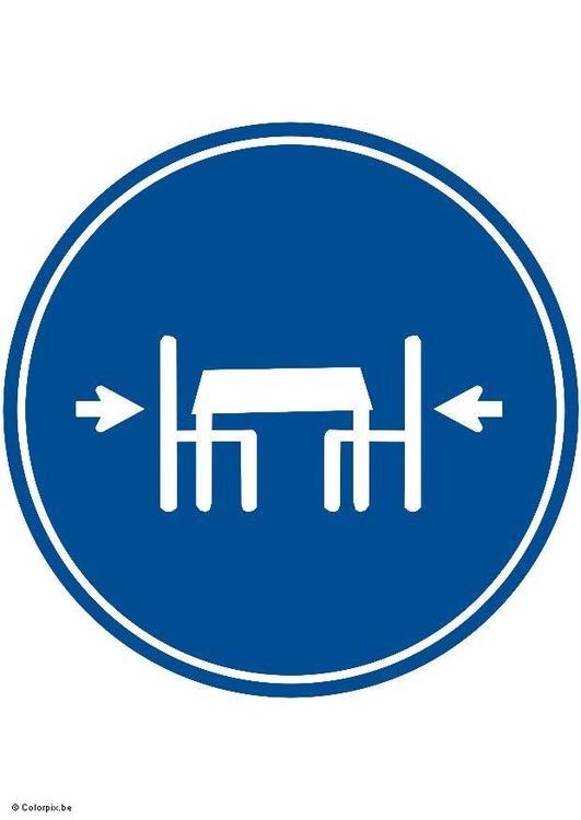Bitte Stühle unter den Tisch stellen