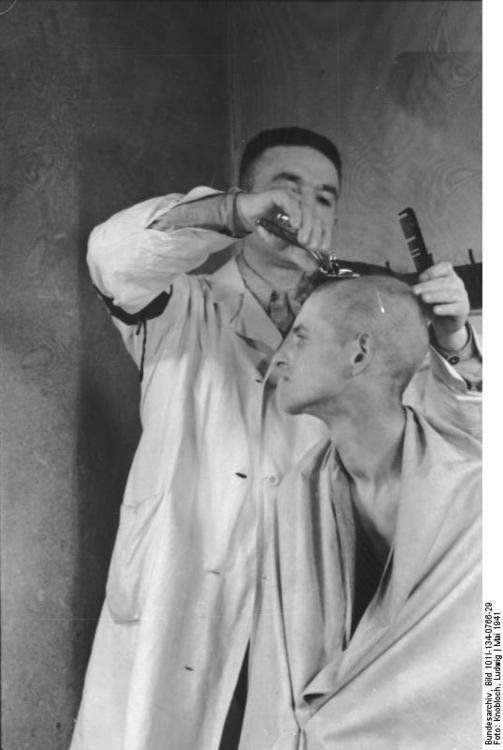 Polen - Warschauer Ghetto - Friseur
