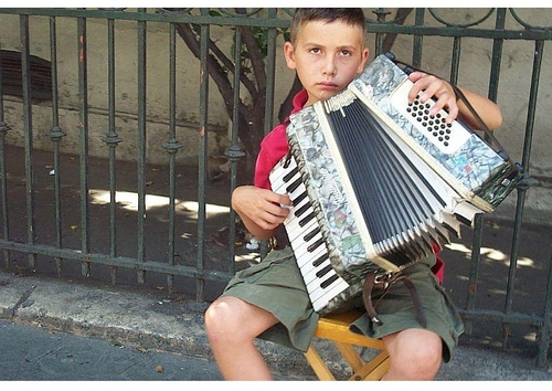 Kindstraßenmusiker in Istanbul