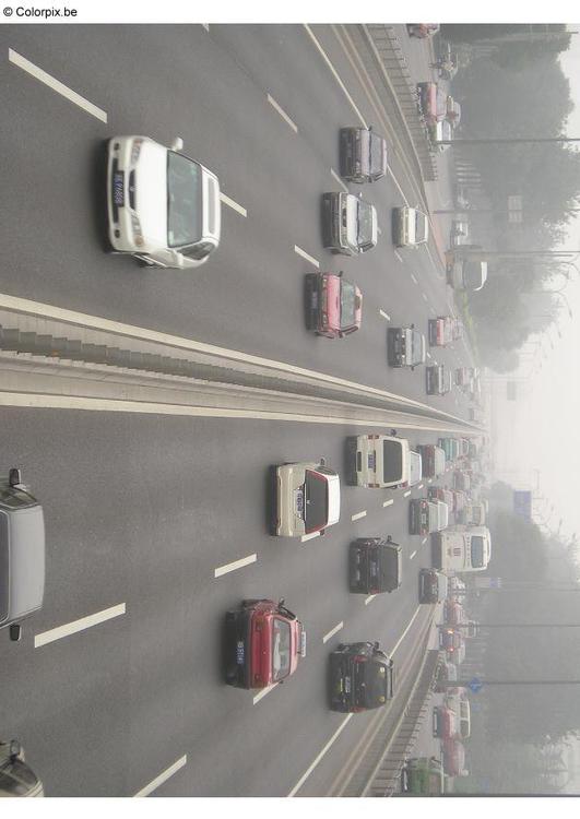 Autobahn mit Smog in Peking