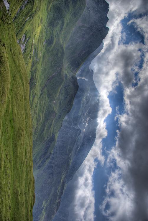 Berge und Wolken