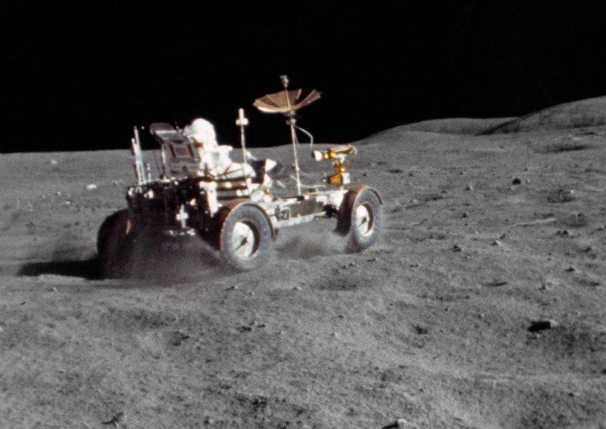 Foto Fahrzeug auf dem Mond