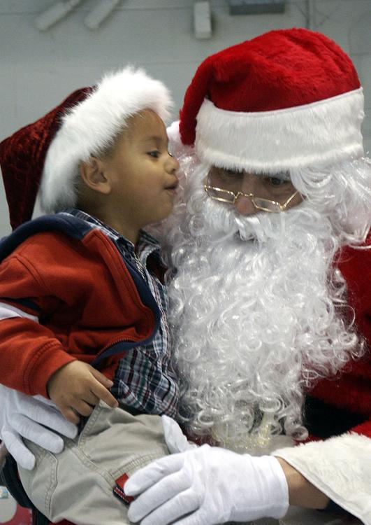 Kind beim Weihnachtsmann