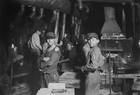 Fotos Kinderarbeit - Glasbläserei 1908