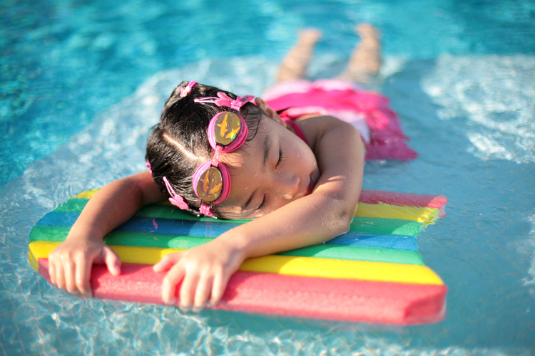 Foto MÃ¤dchen im Schwimmbad