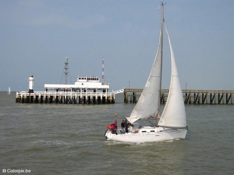 Foto Pier und Segelboot
