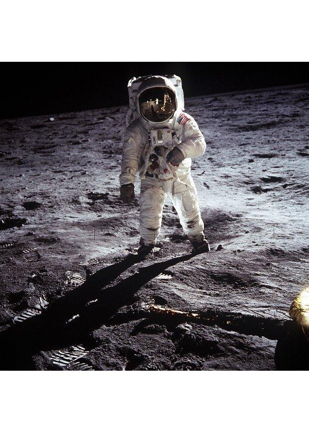 astronaut auf dem mond Foto astronaut auf dem mond