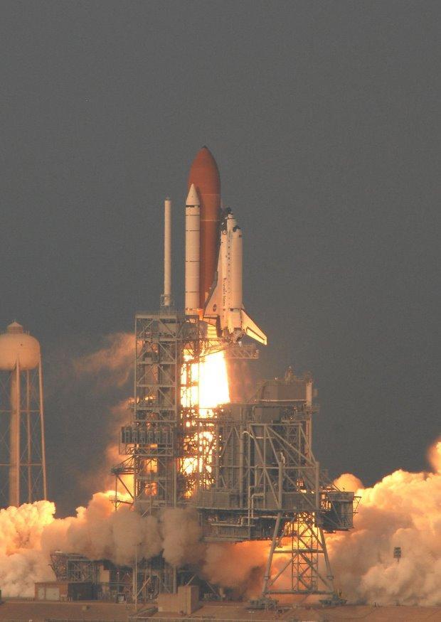 aufstieg des space shuttle Foto aufstieg des space shuttle