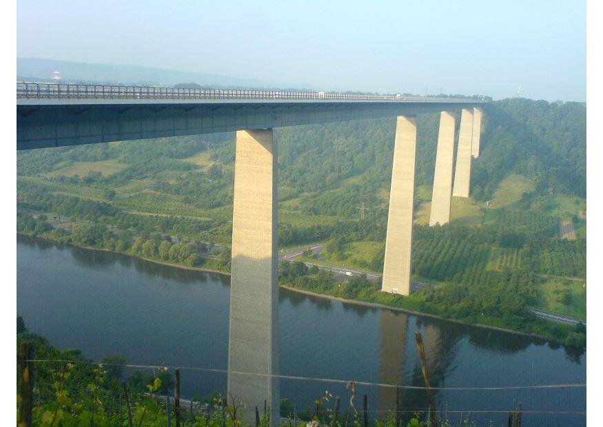 Foto brA¼cke A¼ber die mosel, deutschland