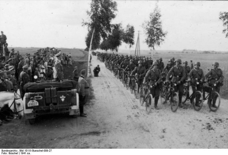 bueschel - himmler inspiziert truppen Foto bueschel - himmler inspiziert truppen