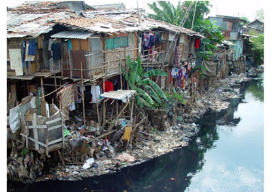 Foto elendsviertel in jakarta