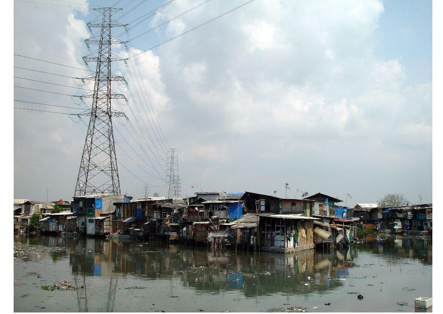 Foto elendsviertel in jakarta
