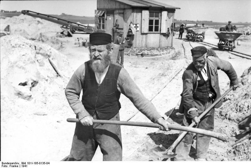 Foto jugoslawien - juden bei zwangsarbeit