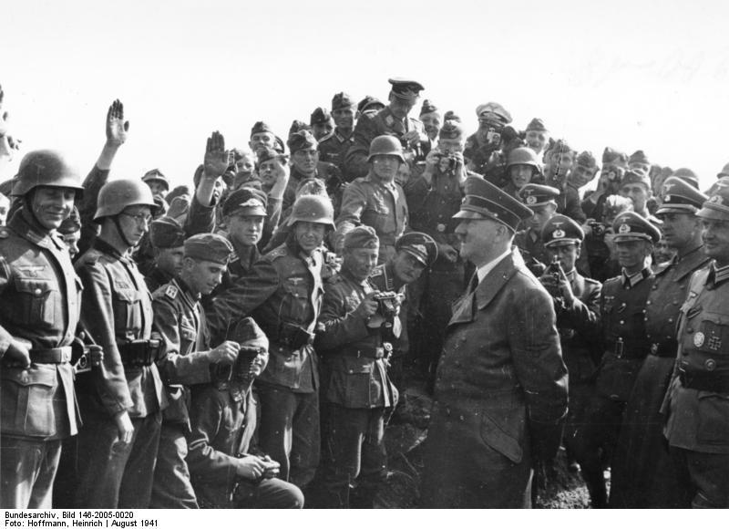 Foto oste - hitler besucht seine truppen