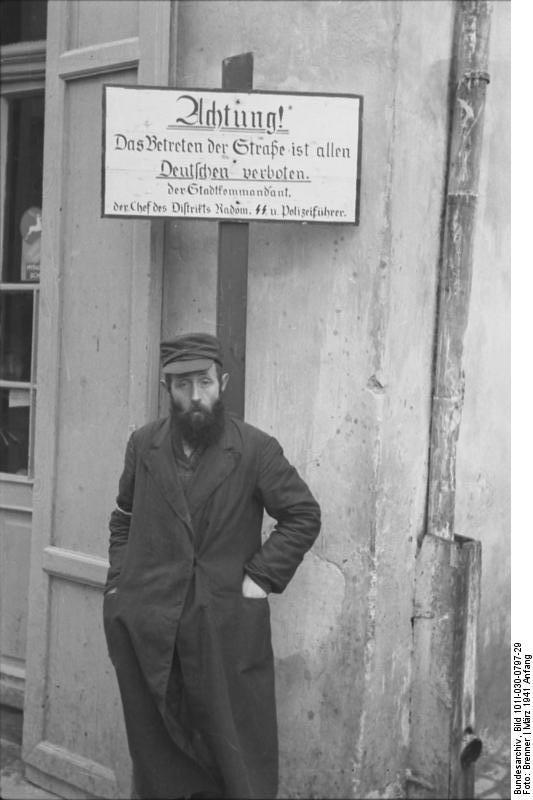 Foto polen - ghetto radom - jude vor verbotsschild