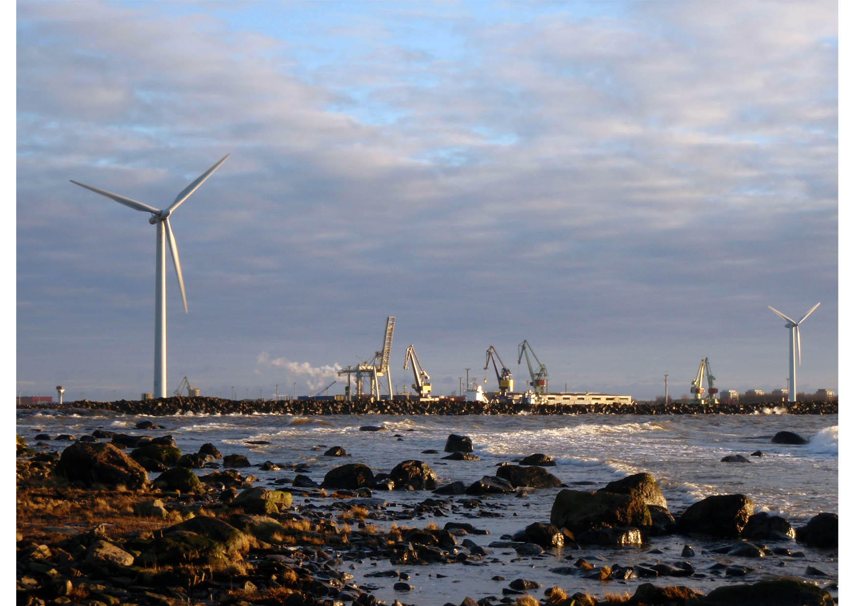 Foto hafen mit windmA¼hlen