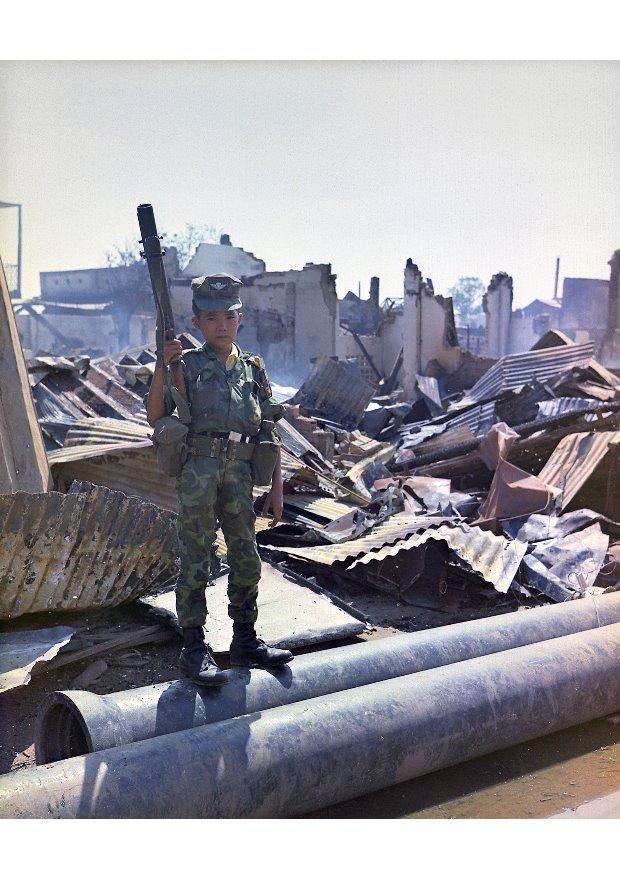 kindersoldat, vietnam Foto kindersoldat, vietnam