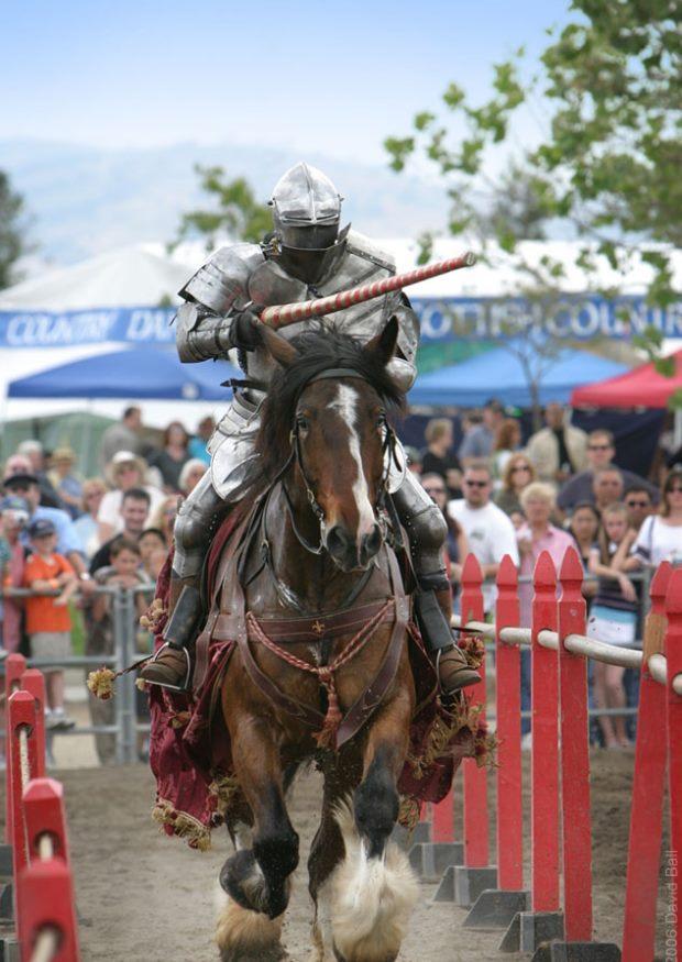 ritter beim lanzenspiel Foto ritter beim lanzenspiel