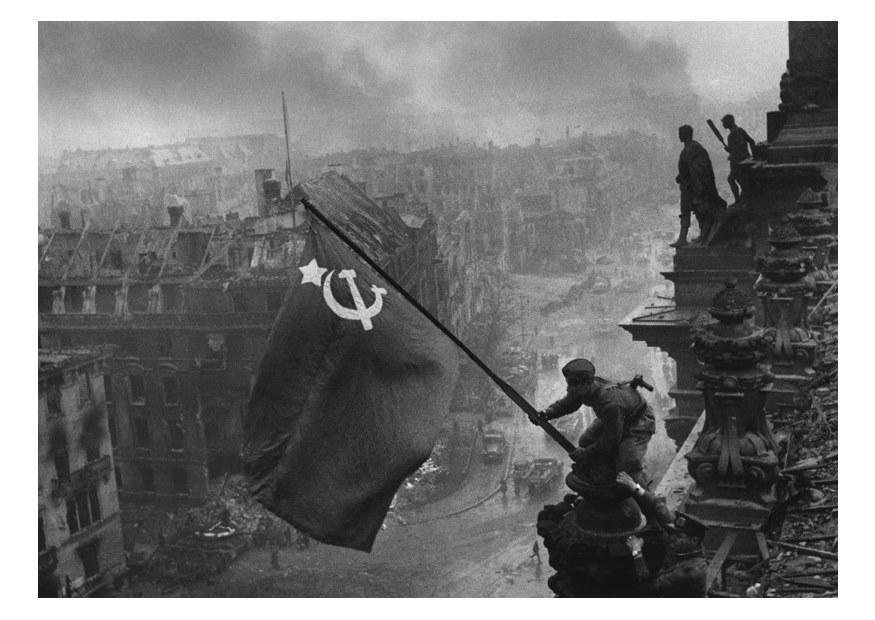 russische fahne auf dem reichstag Foto russische fahne auf dem reichstag