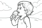 Kind isst Eiscreme